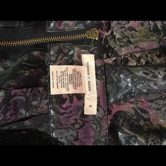 Silence + Noise - short silver flower skirt size 8 - Picture 4 of 4